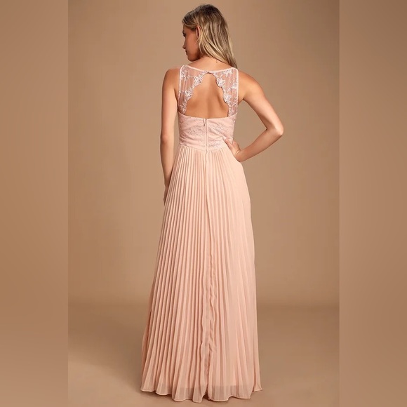 Petals and Pleats Blush Pink Lace Pleated Maxi Dress
Lulus Small Bridesmaid Prom - Picture 3 of 14
